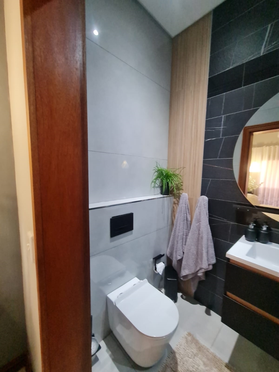 4 Bedroom Property for Sale in Heron Banks Golf Estate Free State